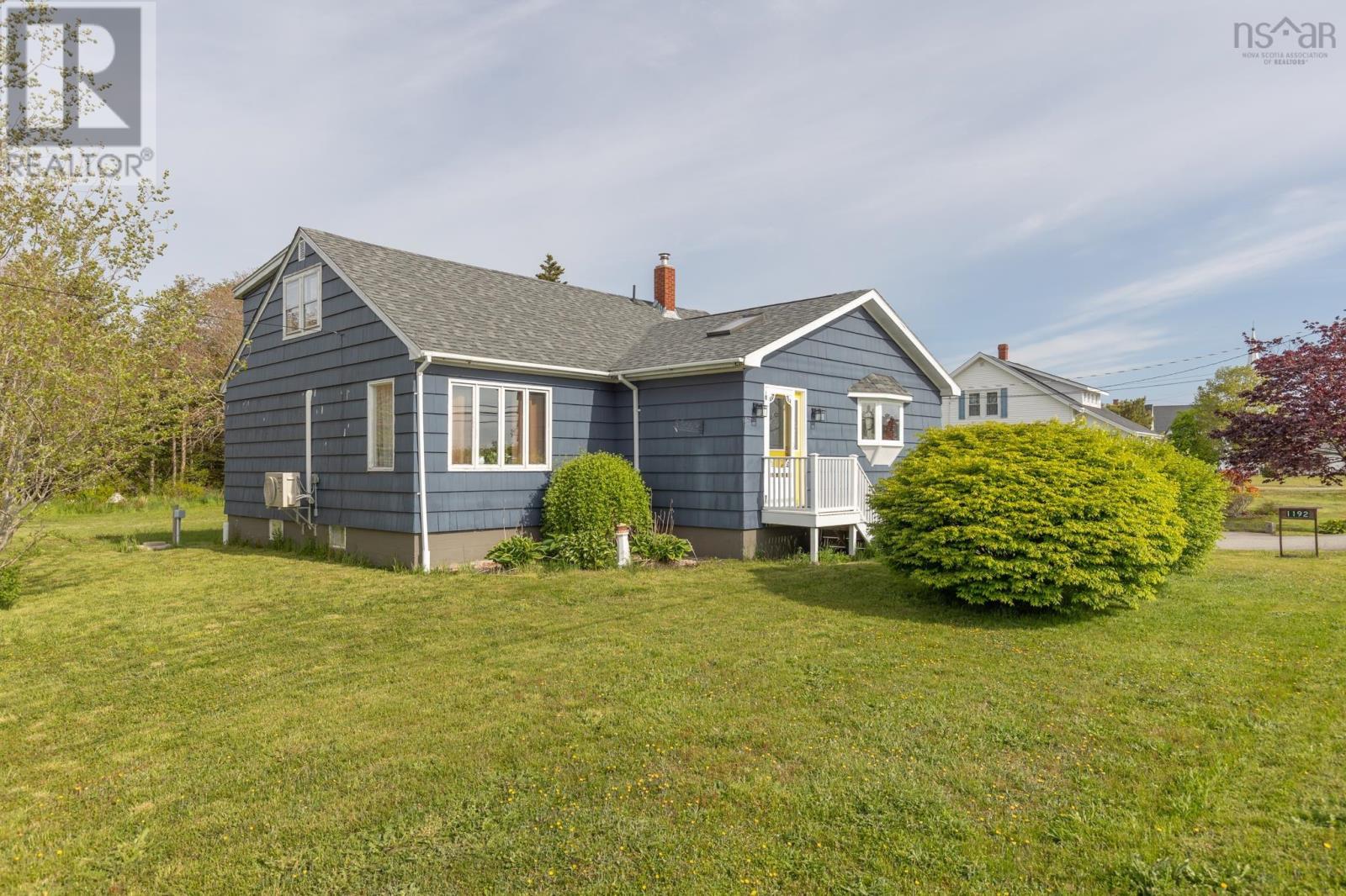 For sale 1192 335 Highway, Middle West Pubnico, Nova Scotia B0W2M0