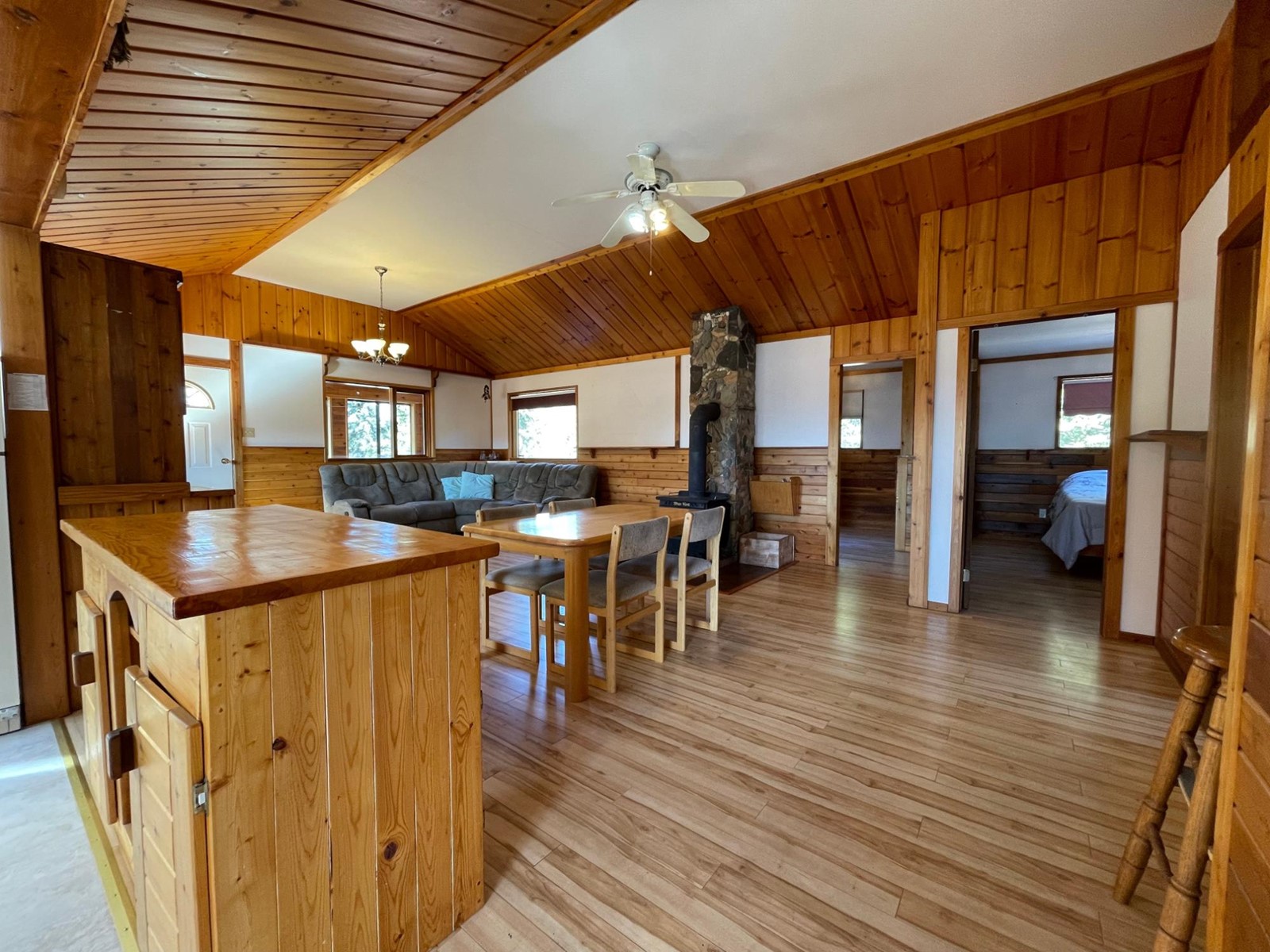 For sale 4561 BARLEBEN ROAD, Skookumchuck, British Columbia V0B2E0