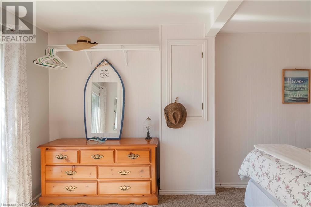 For sale 527 LAKESHORE Boulevard N, Sauble Beach, Ontario N0H2G0