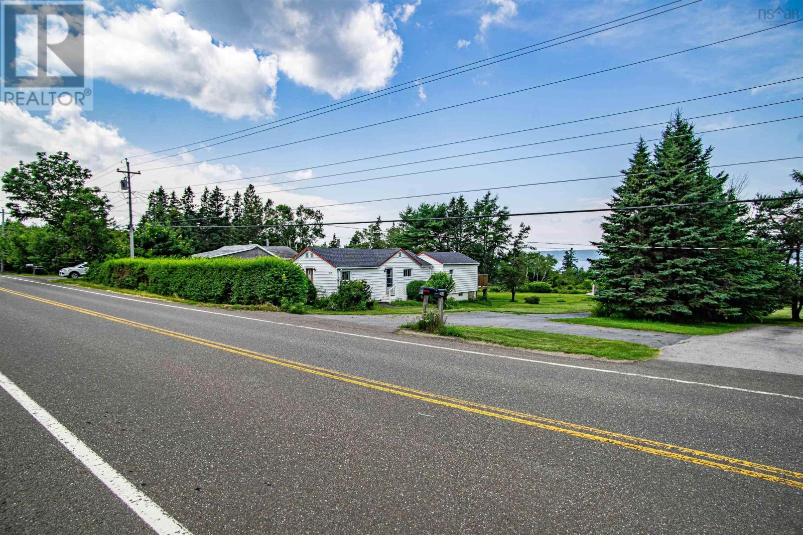 For sale 917 Highway 1, Deep Brook, Nova Scotia B0S1J0 202401078