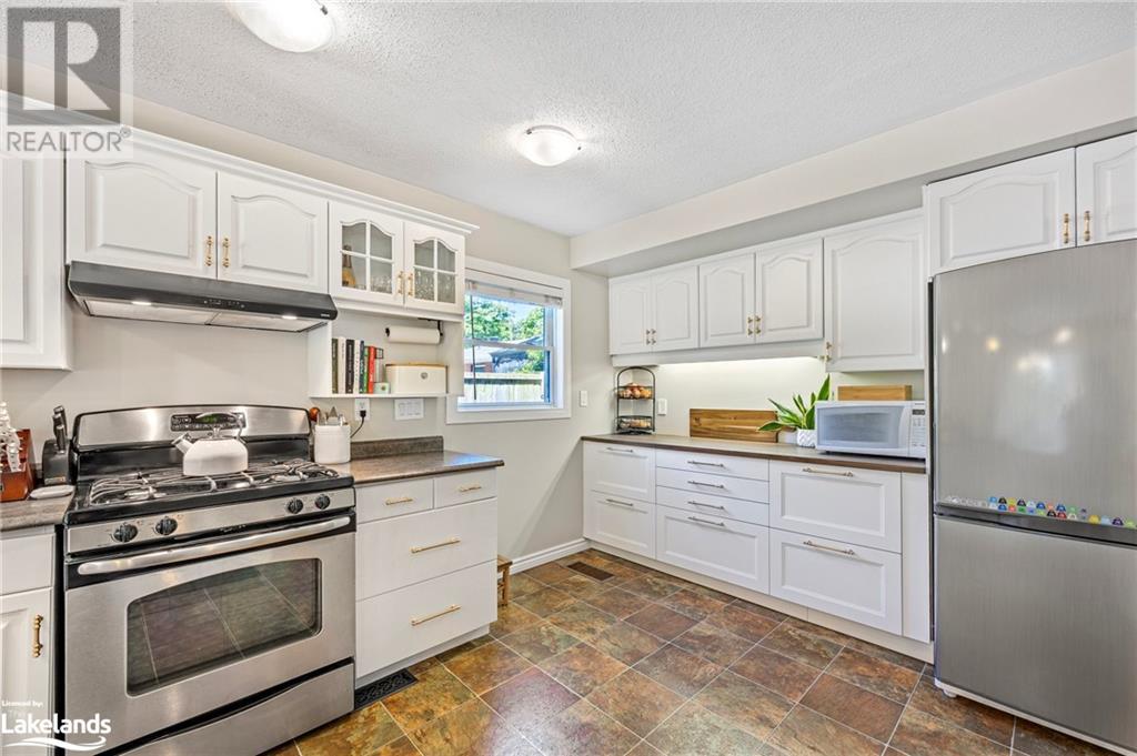 For sale 3326 CLEVELAND Avenue, Cumberland Beach, Ontario L3V0V9