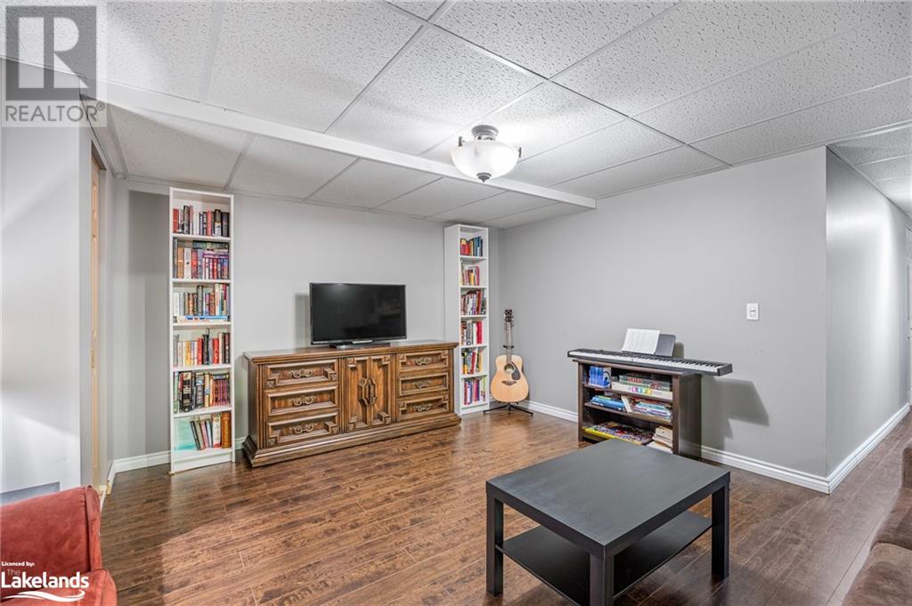 For sale 3326 CLEVELAND Avenue, Cumberland Beach, Ontario L3V0V9