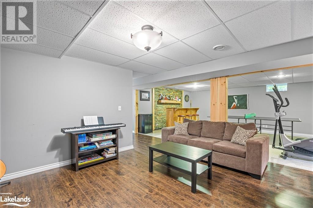 For sale 3326 CLEVELAND Avenue, Cumberland Beach, Ontario L3V0V9