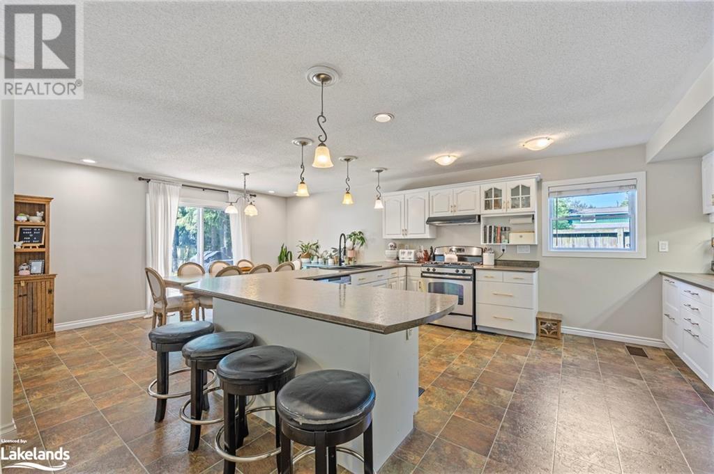 For sale 3326 CLEVELAND Avenue, Cumberland Beach, Ontario L3V0V9