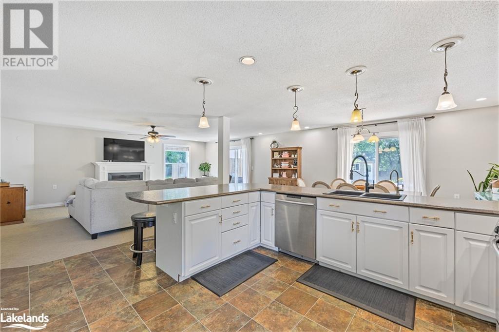 For sale 3326 CLEVELAND Avenue, Cumberland Beach, Ontario L3V0V9