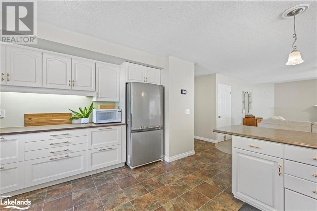 For sale 3326 CLEVELAND Avenue, Cumberland Beach, Ontario L3V0V9