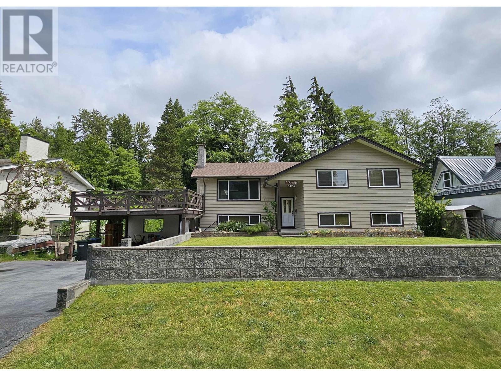 For sale 40444 CHEAKAMUS WAY, Squamish, British Columbia V0N1T0