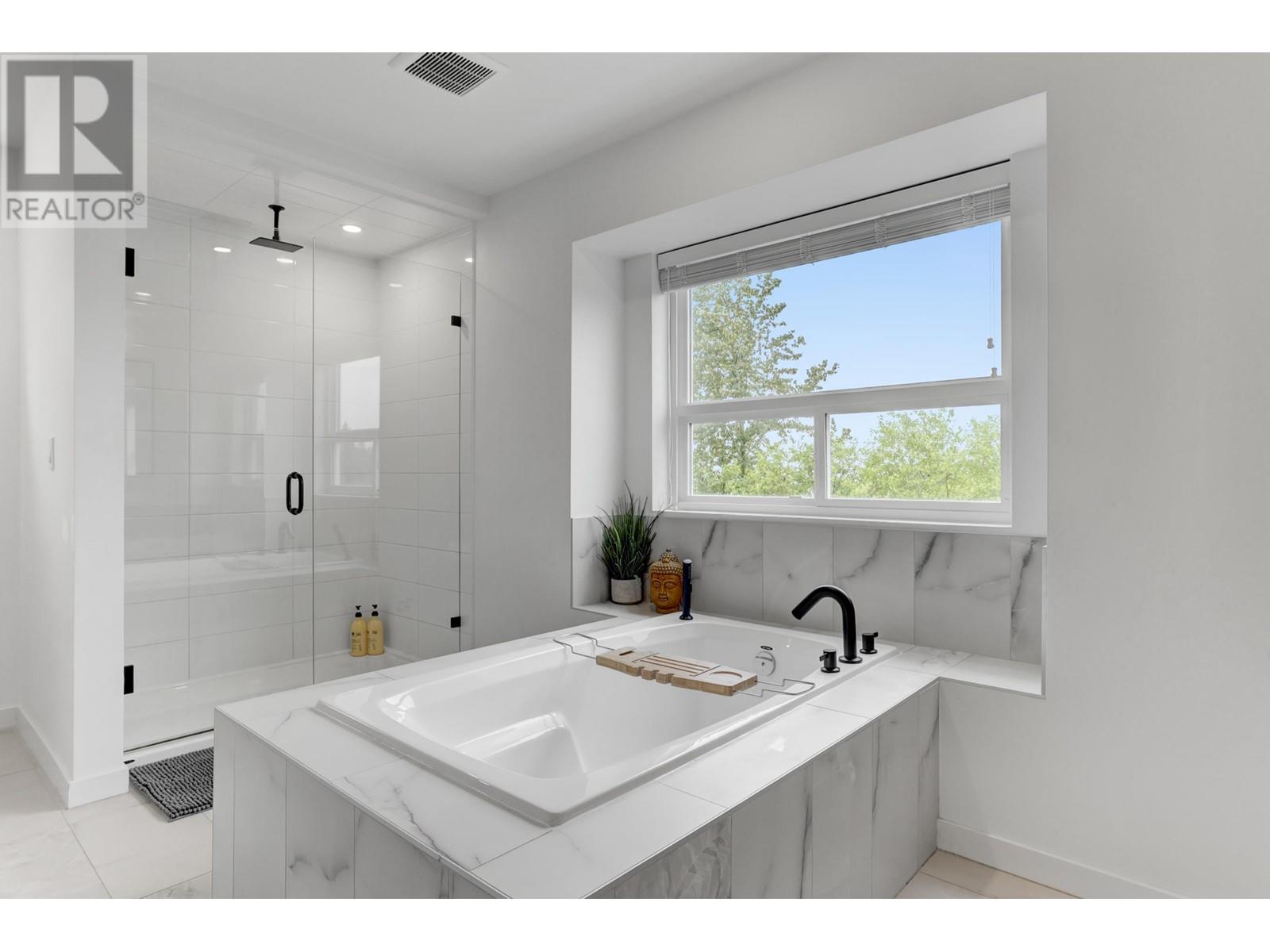 For sale 10597 JACKSON ROAD, Maple Ridge, British Columbia V2W1G6