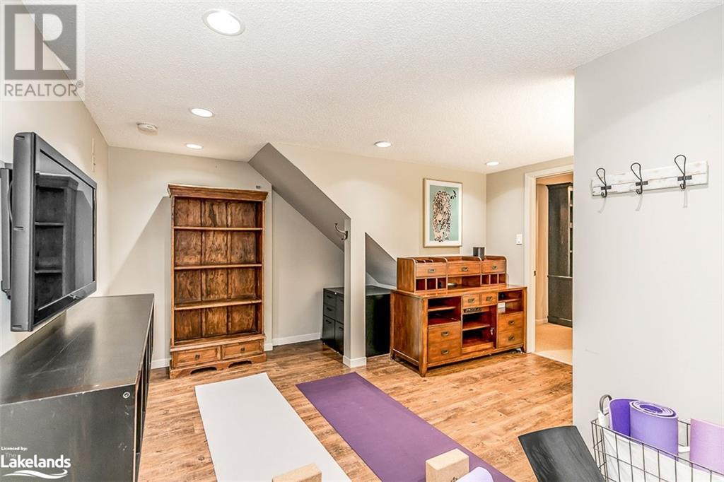 For sale 46 LOCKHART Road, Collingwood, Ontario L9Y2L3 40573265