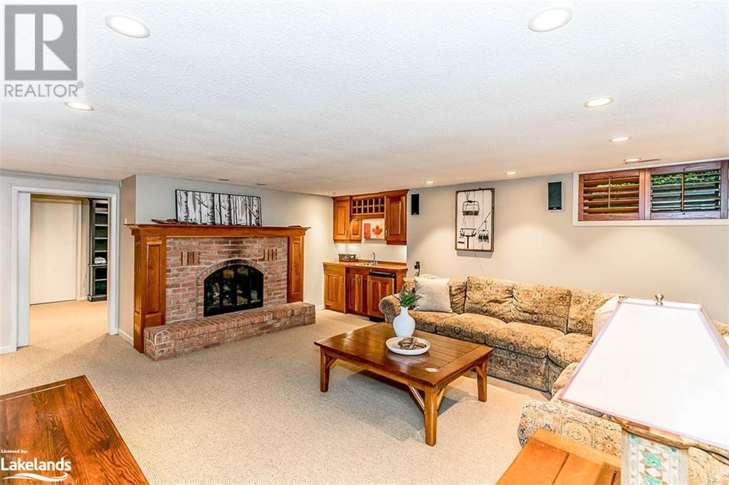 For sale 46 LOCKHART Road, Collingwood, Ontario L9Y2L3 40573265