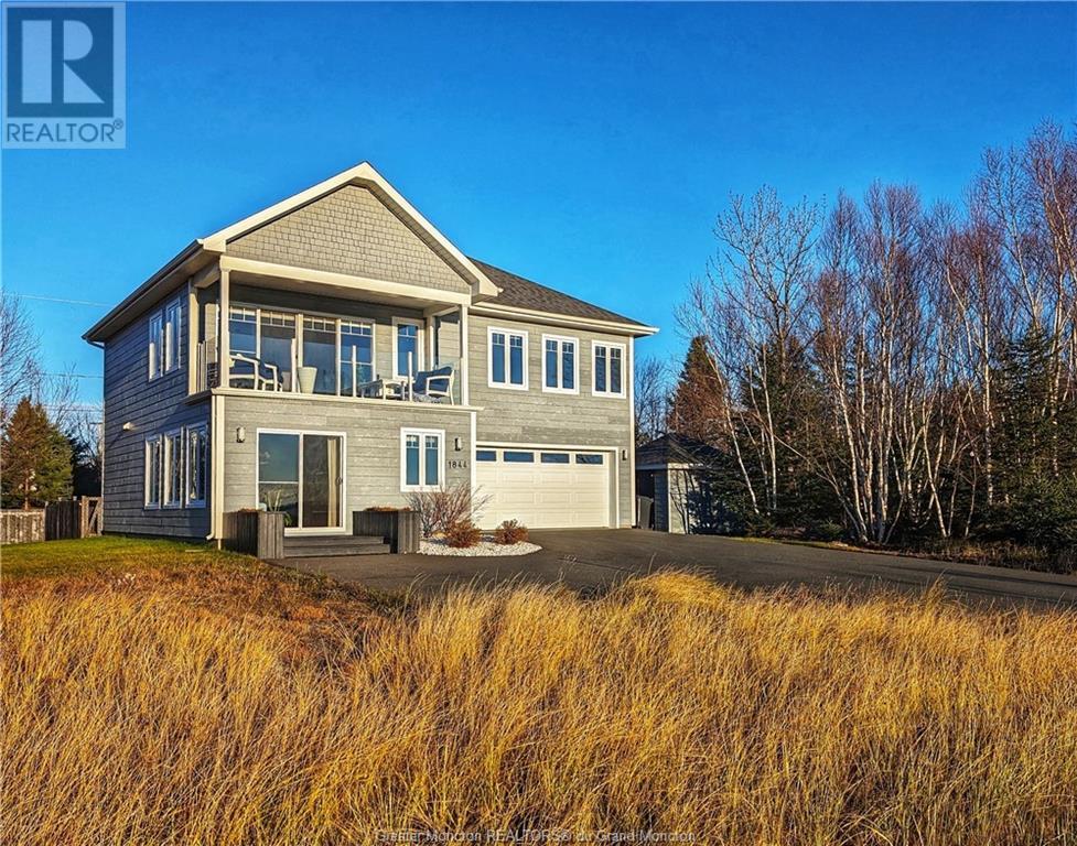 For sale 1844 Queen Elizabeth Dr, Bathurst, New Brunswick E2A4Y4