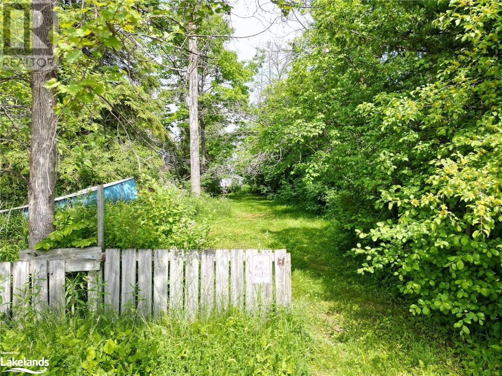 For sale 18 & 24 CONSTANCE Boulevard, Wasaga Beach, Ontario L9Z2Y4