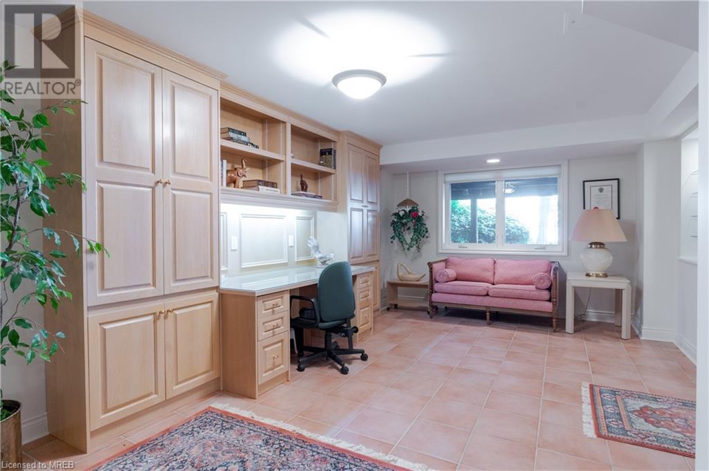 For sale 14 HOLYROOD Avenue, Oakville, Ontario L6K2V3 40600553