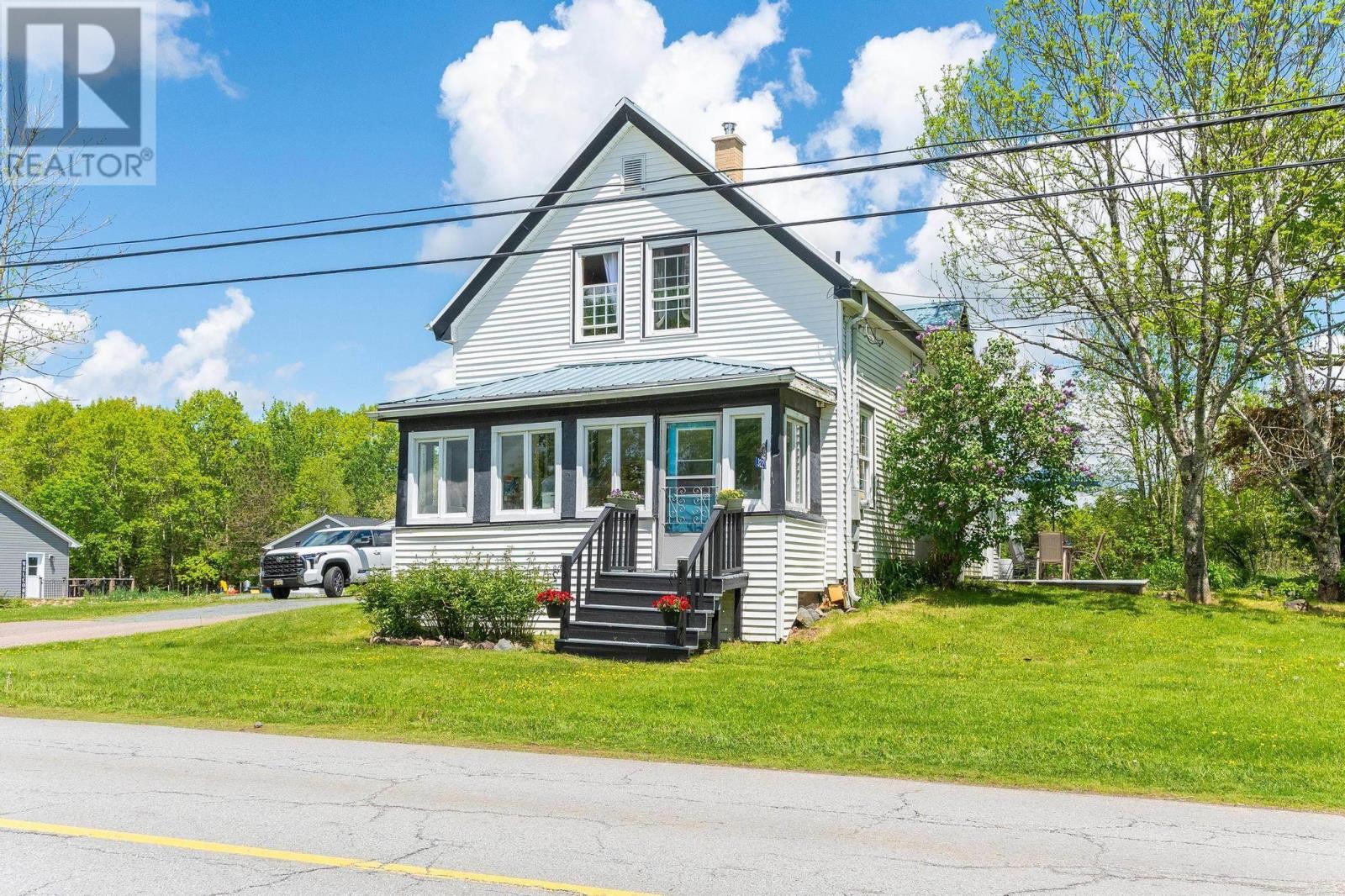 For sale 322 Kitchener Street, Stewiacke, Nova Scotia B0N2J0