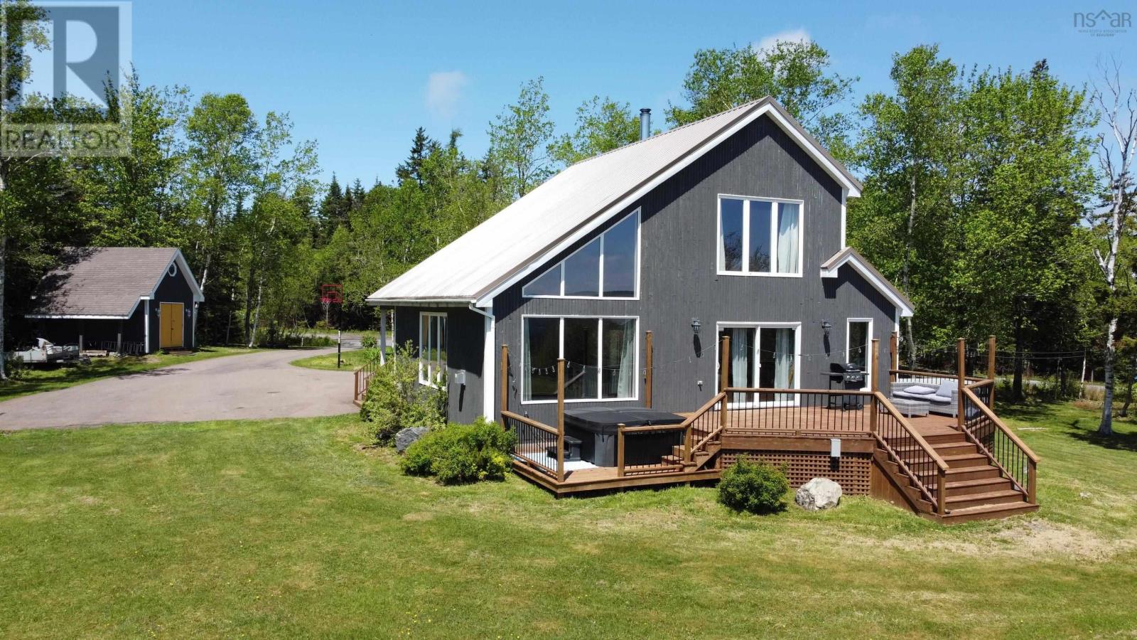 For sale 137 Lakeview Drive, Parrsboro, Nova Scotia B0M1S0 202412002
