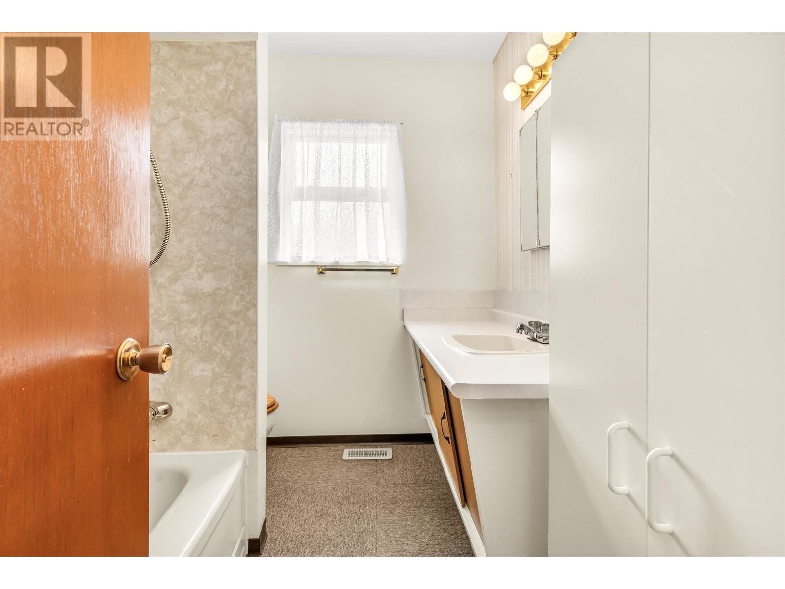 For sale 902 GLENAYRE DRIVE, Port Moody, British Columbia V3H1J4