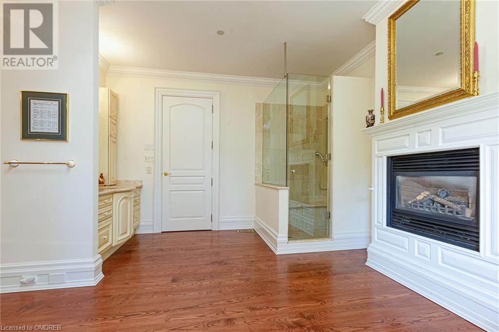 For sale 2438 DOULTON Drive, Mississauga, Ontario L5H3M3 40554093