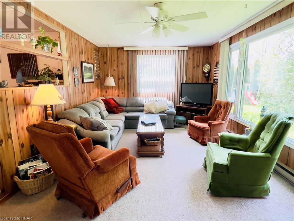 For sale 551 ATTAWANDARON Road, Point Clark, Ontario N2Z2X3 40590520