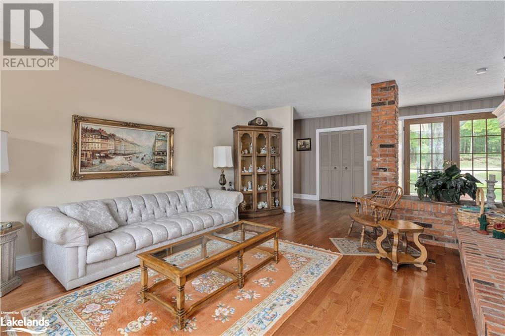 For sale 652 NORTH WASEOSA LAKE Road, Huntsville, Ontario P1H2J4