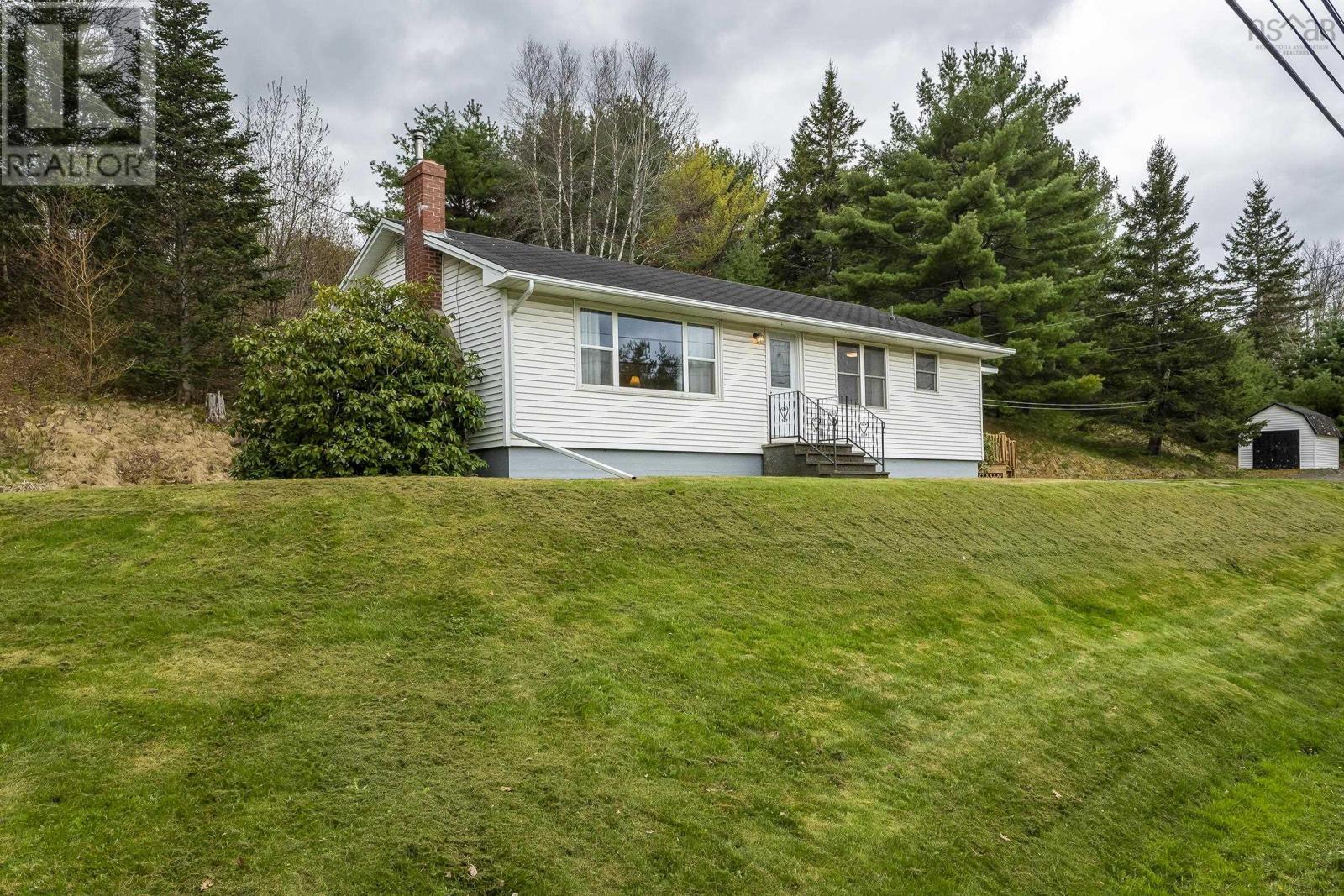 For sale 6240 Highway 1, Ellershouse, Nova Scotia B0N1L0 202410332