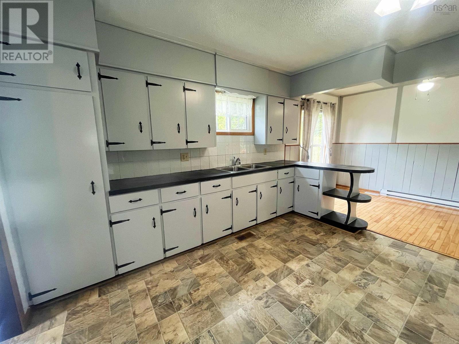 For sale 96 Landry Lane, Sampsonville, Nova Scotia B0E3B0 202400005