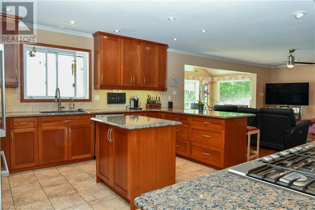 For sale 333 HOWE ISLAND FERRY Road, Gananoque, Ontario K7G2V5