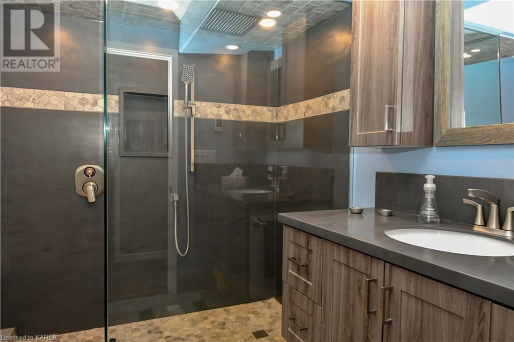 For sale 333 HOWE ISLAND FERRY Road, Gananoque, Ontario K7G2V5