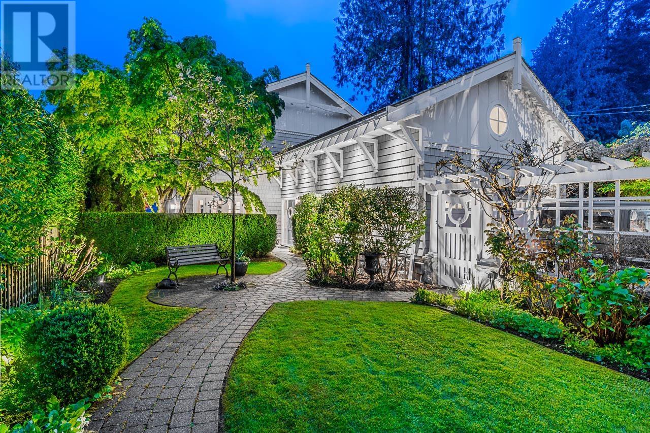 For sale 4472 ROSS CRESCENT, West Vancouver, British Columbia V7W1B2