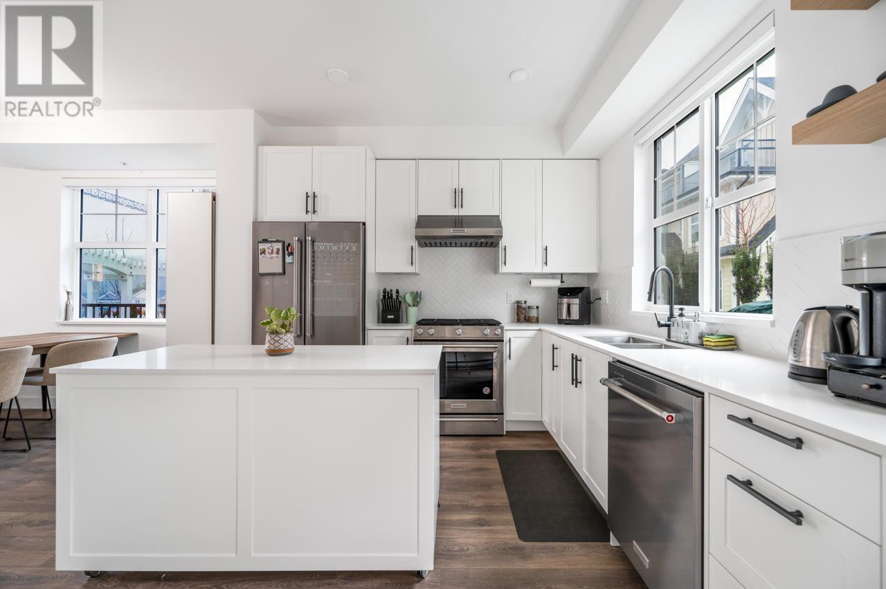 For sale 108 707 ROBINSON STREET, Coquitlam, British Columbia V3J4E9