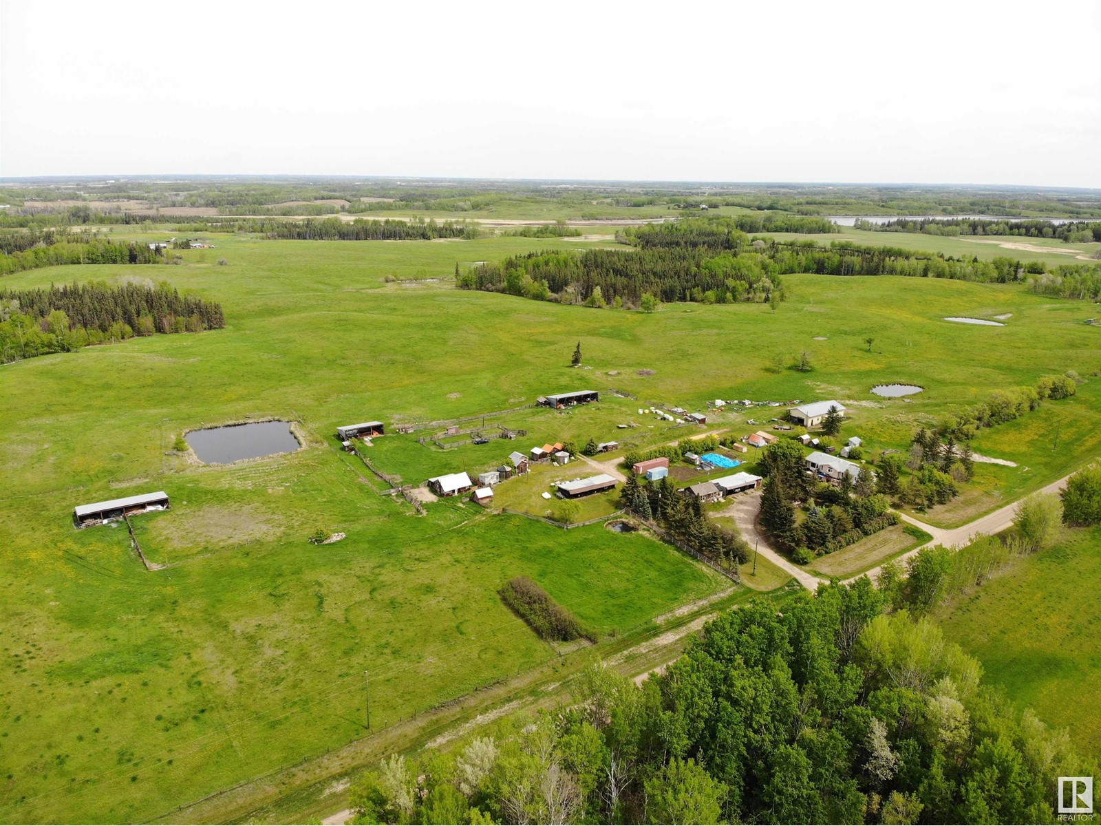 For sale 4230 Twp Rd 580, Rural Barrhead County, Alberta T7N1N4