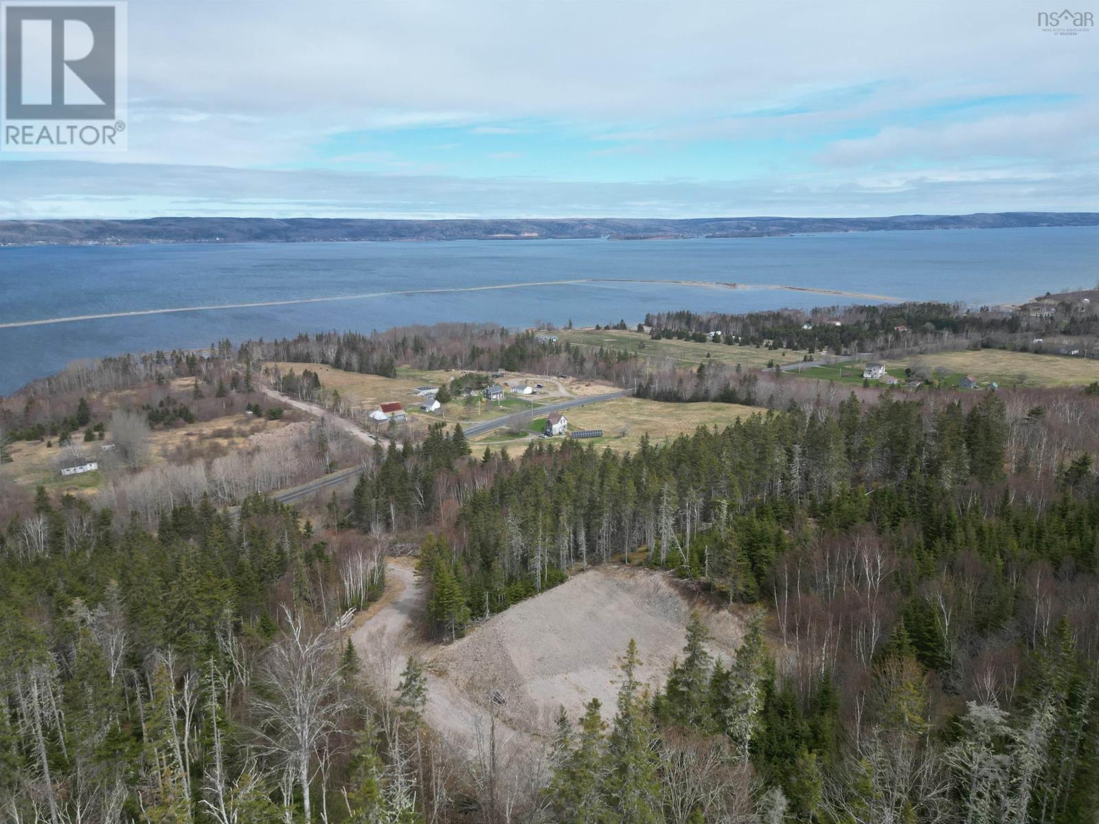 À vendre East Bay Highway, Big Pond Centre, NouvelleÉcosse B1J1Z5