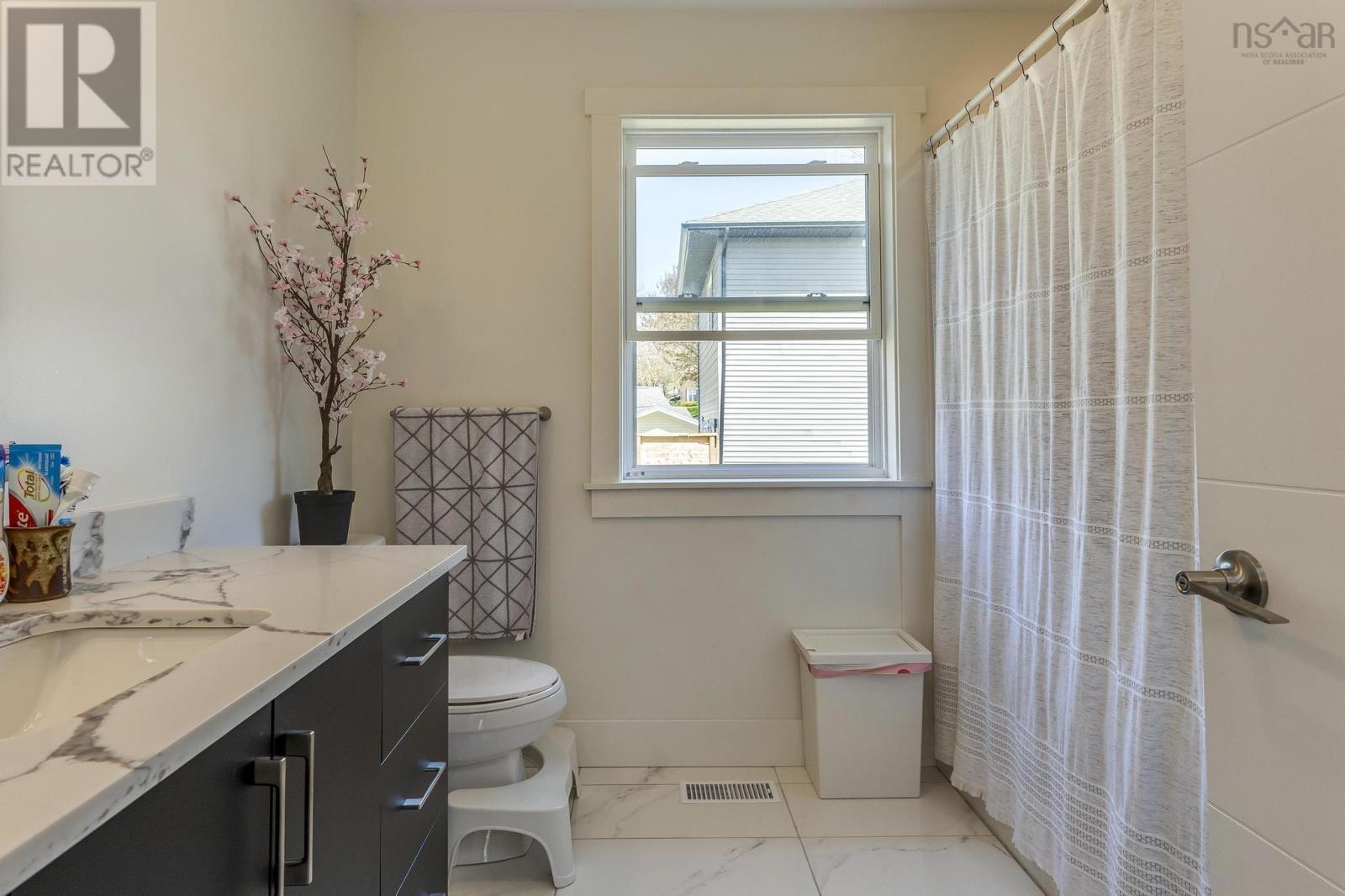 For sale 35 Beechwood Terrace, Wedgewood, Nova Scotia B3M2C3