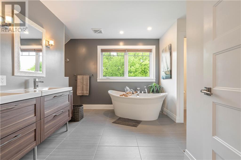 For sale 20198 COUNTY ROAD 2 ROAD, Summerstown, Ontario K0C2E0