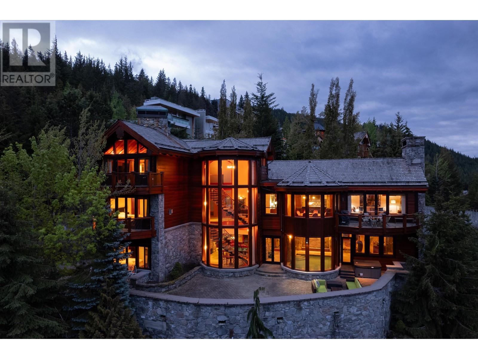For sale 3827 SUNRIDGE DRIVE, Whistler, British Columbia V8E0W1
