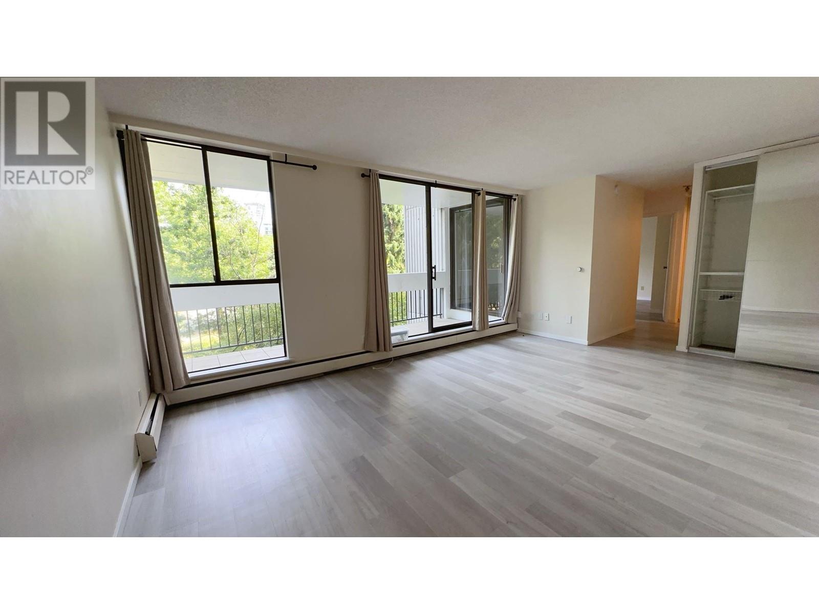 For sale 402 6689 WILLINGDON AVENUE, Burnaby, British Columbia V5H3Y8