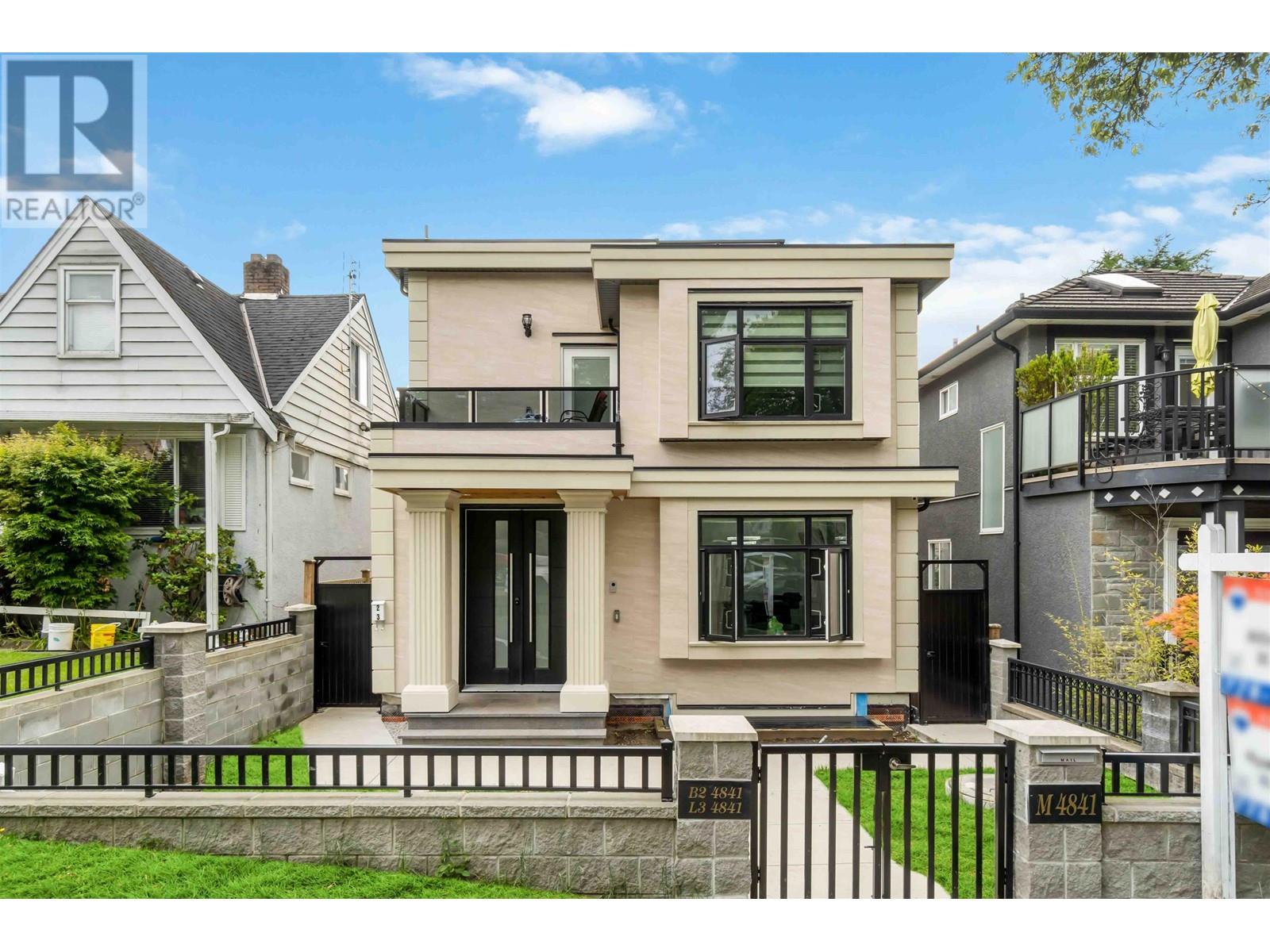 For sale 4841 DUMFRIES STREET, Vancouver, British Columbia V5N3T8