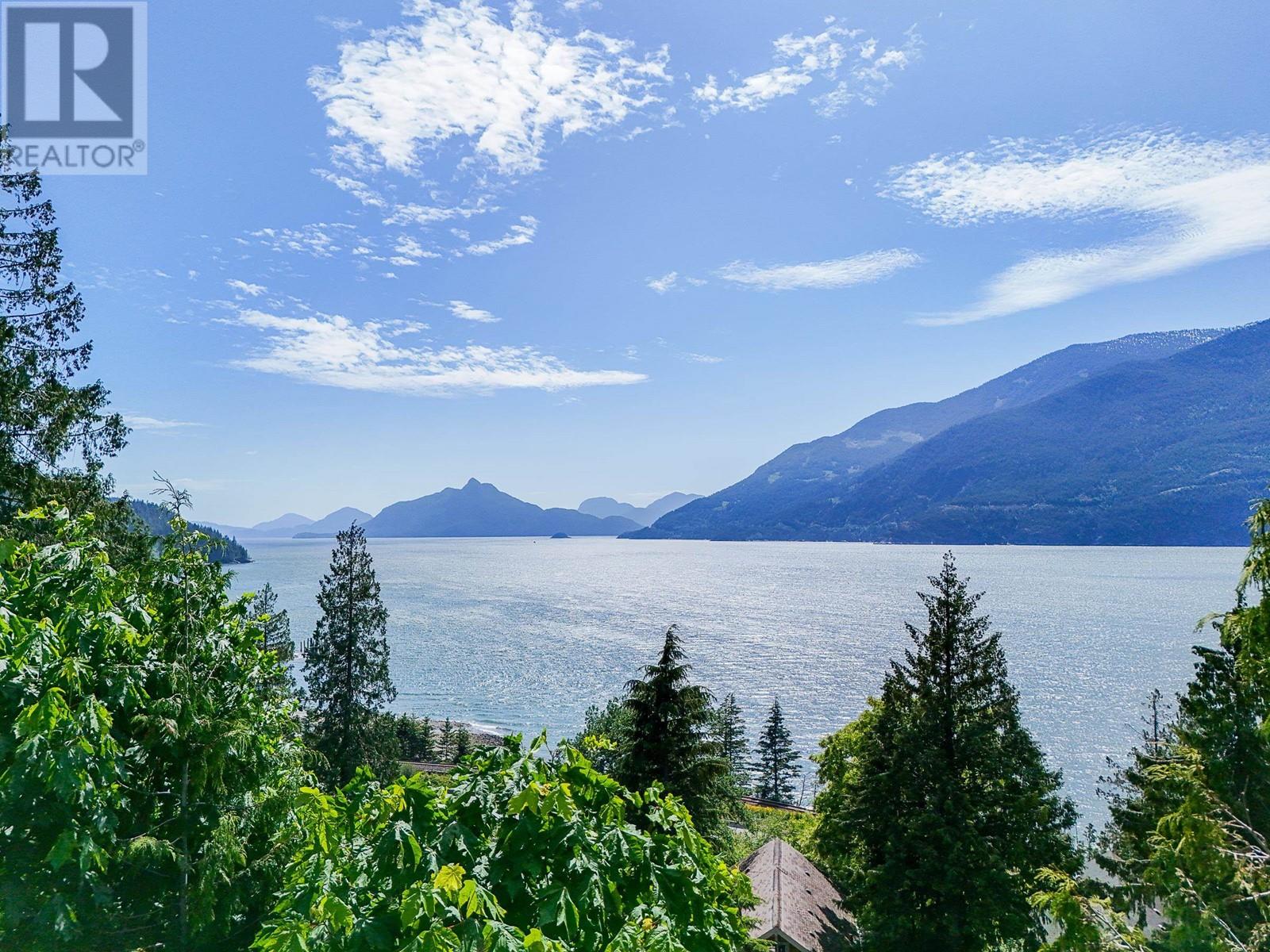 For sale 690 SHAUGHNESSY PLACE, Squamish, British Columbia V8B1J1