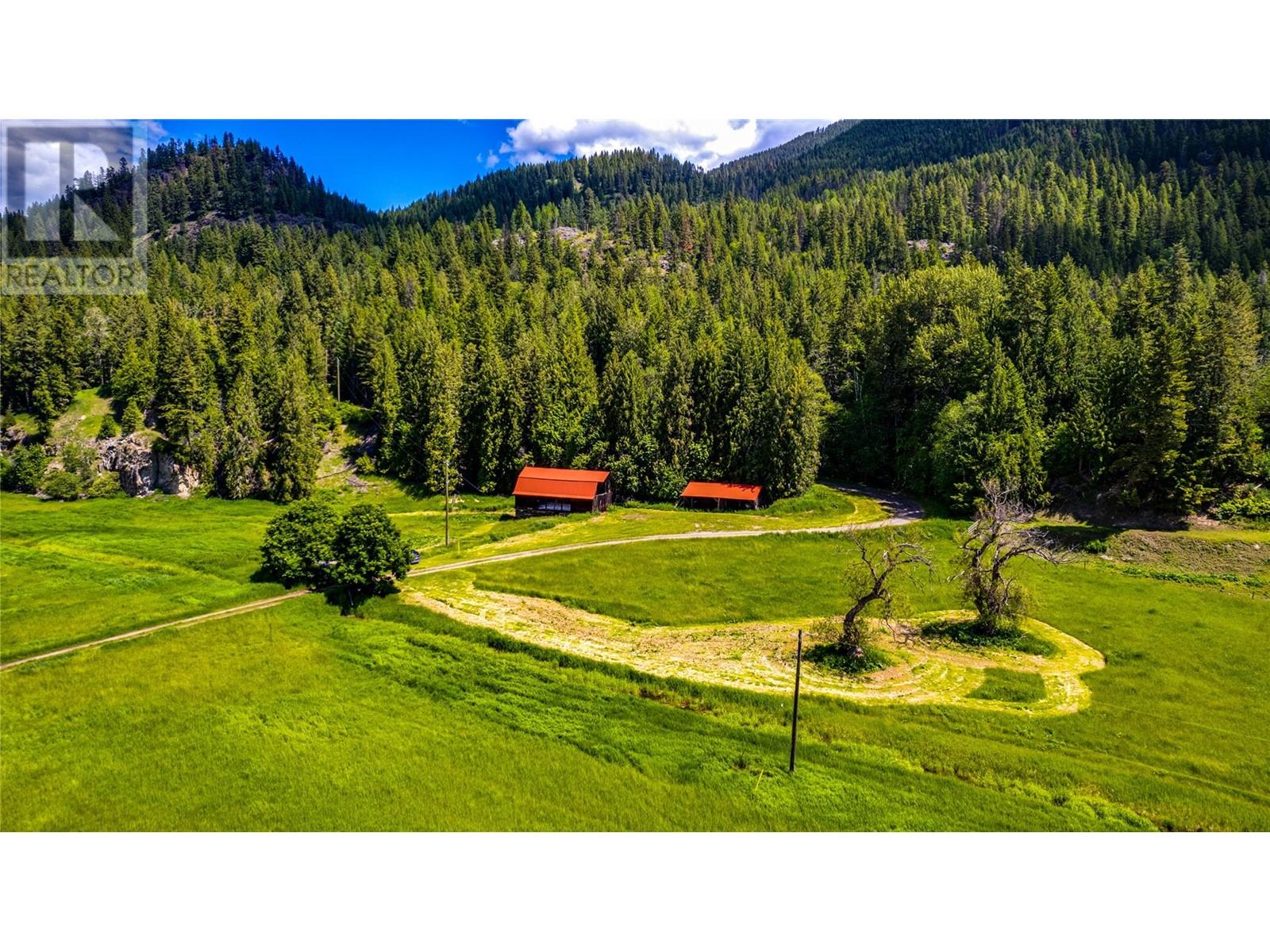 For sale: 1984 Lumby Mabel Lake Road, Lumby, British Columbia V0E2G6 ...