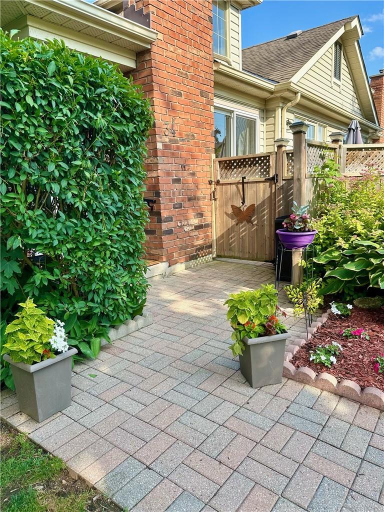 For sale 175 Fiddlers Green Road, Unit 34, Ancaster, Ontario L9G4X7