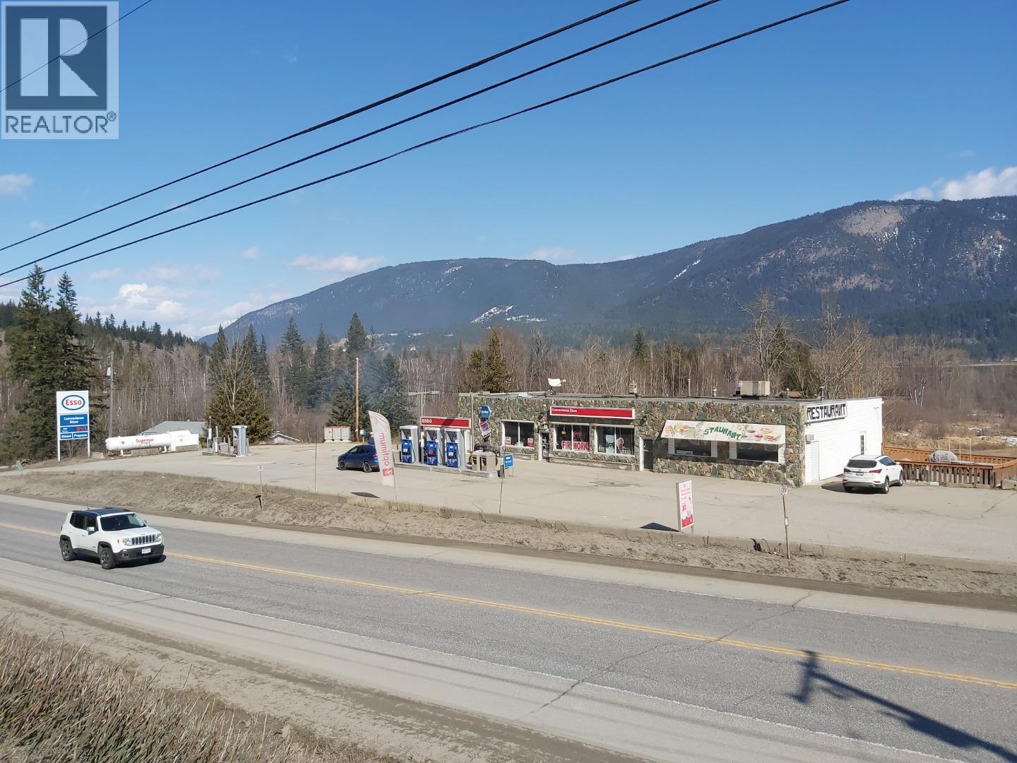 For sale 5177 Trans Canada Highway, Tappen, British Columbia V0E2X3