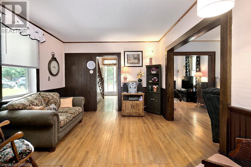 For sale 27 CENTRE Street, Markdale, Ontario N0C1H0 40607397