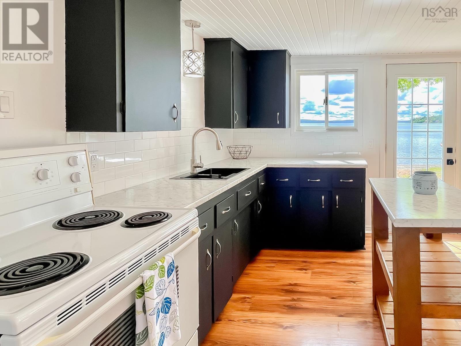 For sale 52 PINEY POINT Road, Middle Cornwall, Nova Scotia B0J2E0