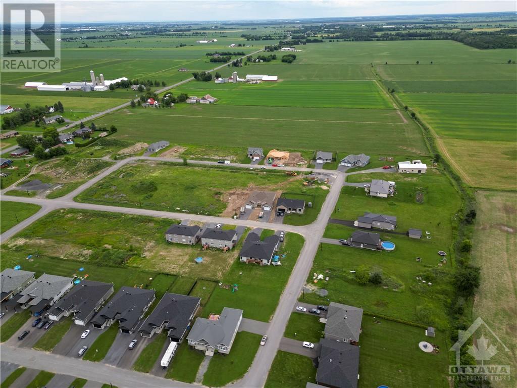 For sale 79 CAYER STREET UNIT13, St Albert, Ontario K0A3C0 1394785