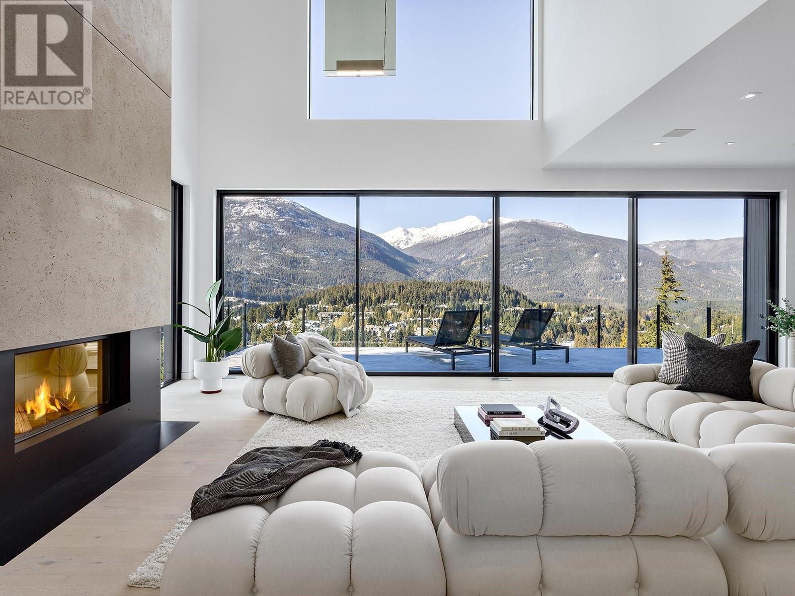 For sale 3824 SUNRIDGE DRIVE, Whistler, British Columbia V8E0W1