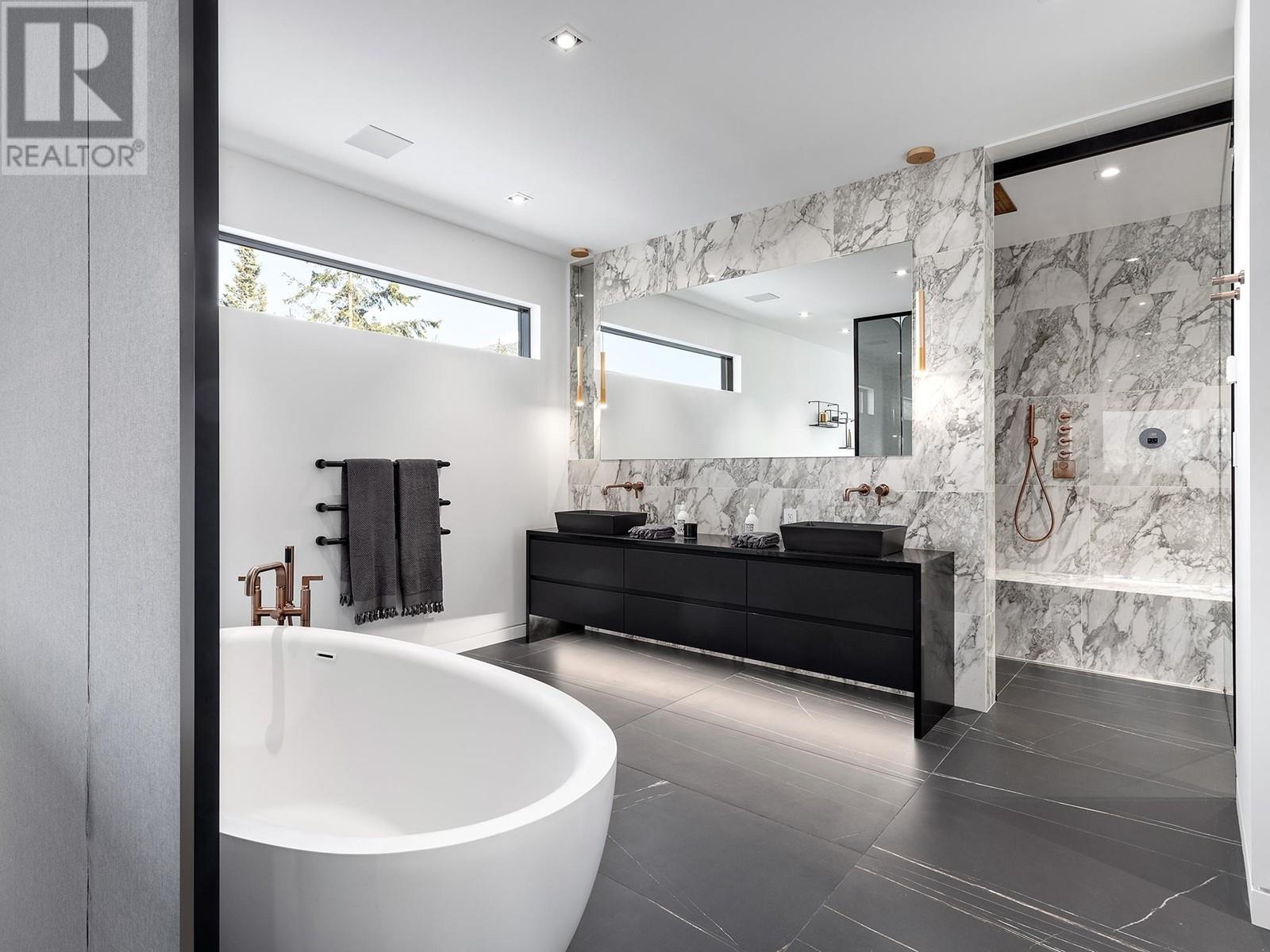 For sale 3824 SUNRIDGE DRIVE, Whistler, British Columbia V8E0W1