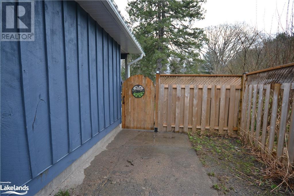 For sale 240 MUSKOKA BEACH Road, Gravenhurst, Ontario P1P1M6