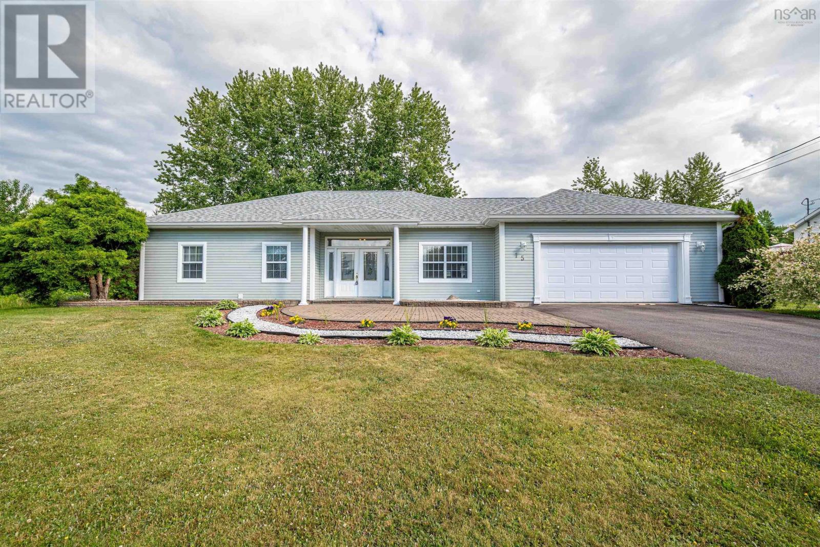 For sale 15 Rivercrest Lane, Greenwood, Nova Scotia B0P1N0 202413573