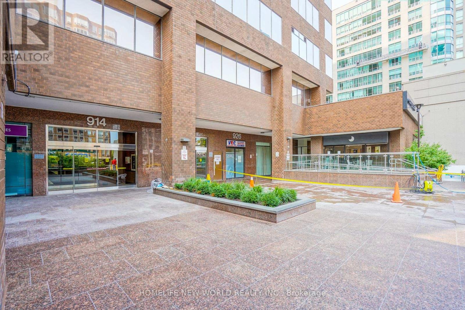 For lease: 700 - 920 YONGE STREET, Toronto (Annex), Ontario M4W3C7 ...