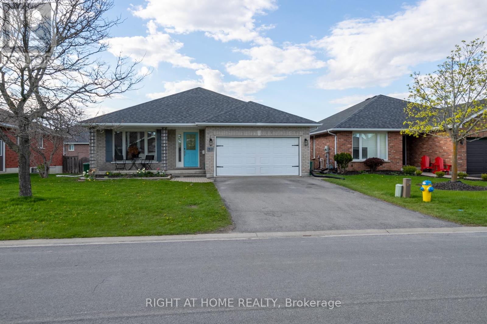 For sale 38 HICKORY GROVE, Belleville, Ontario K8N5Y2 X9008358