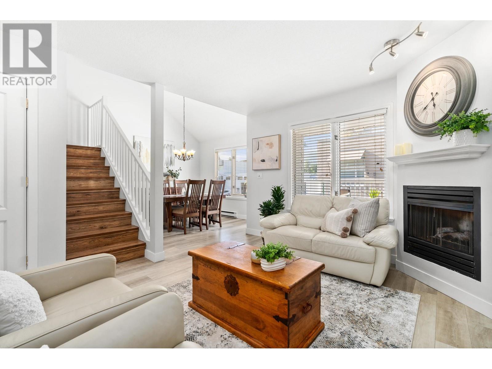 For sale 206 1513 BOWSER AVENUE, North Vancouver, British Columbia